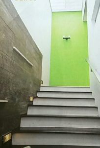Tangga Beton Polos Beraksen Garis